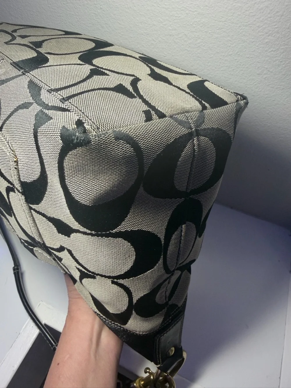 Coach Black and Gray Signature Canvas Shoulder Bag - Picture 4 of 14